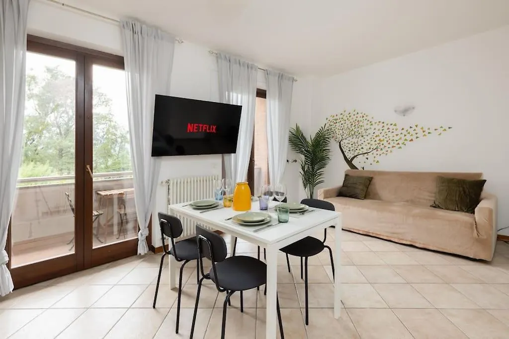 Leopoldo Suite View Lake Maccagno Apartment